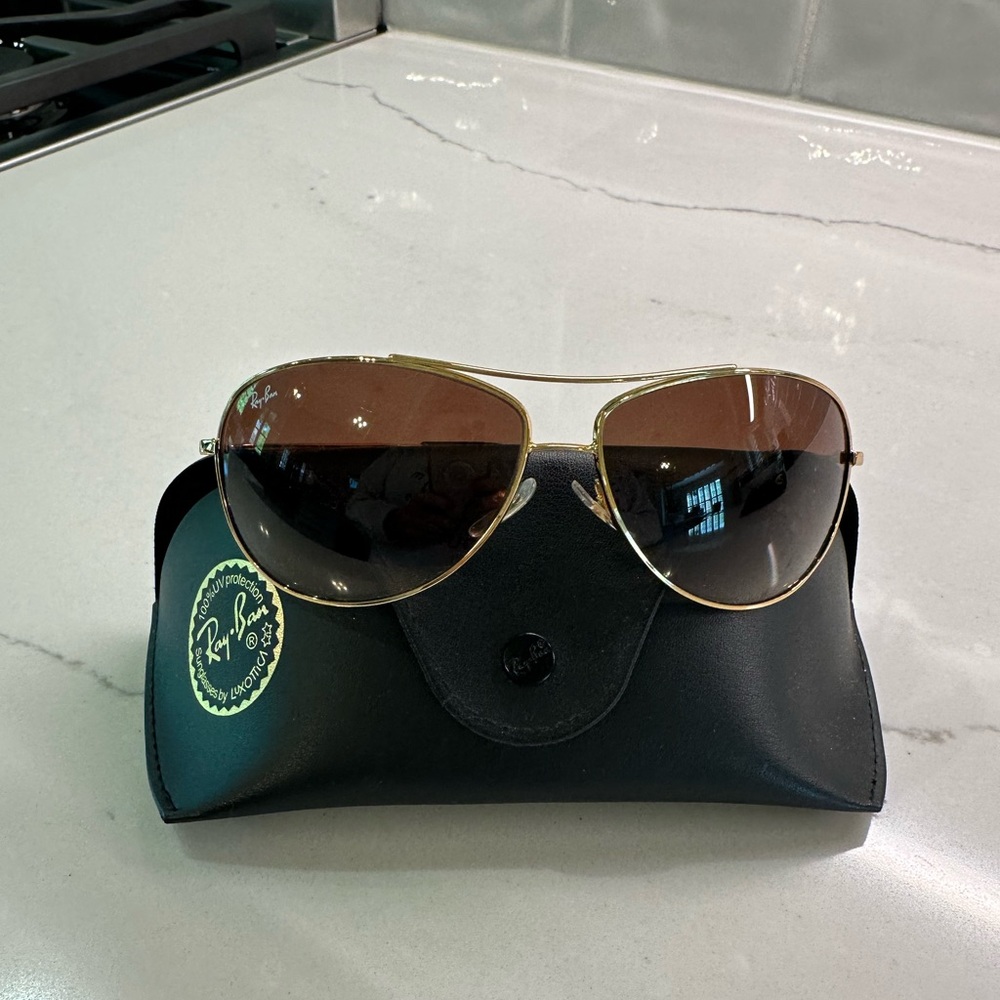 Ray Ban Aviator Shape sunglasses